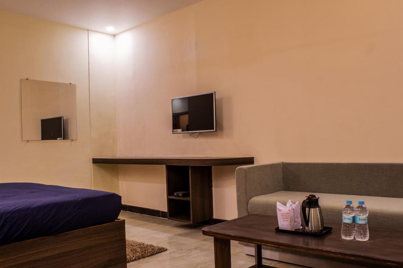 Hotel Lav Kush International Varanasi Exterior foto