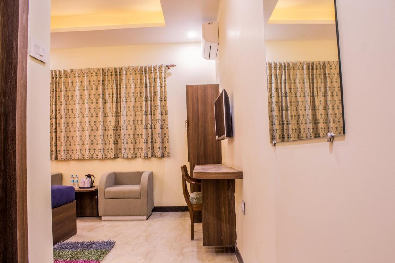 Hotel Lav Kush International Varanasi Exterior foto