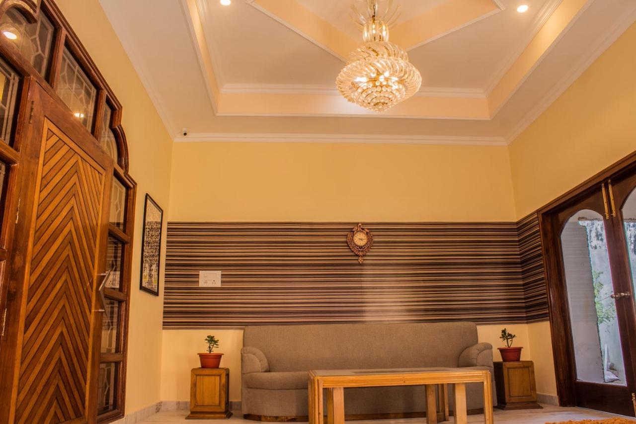 Hotel Lav Kush International Varanasi Exterior foto
