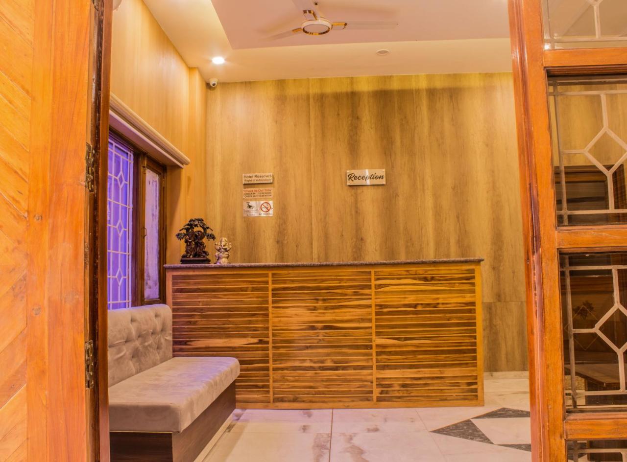 Hotel Lav Kush International Varanasi Exterior foto