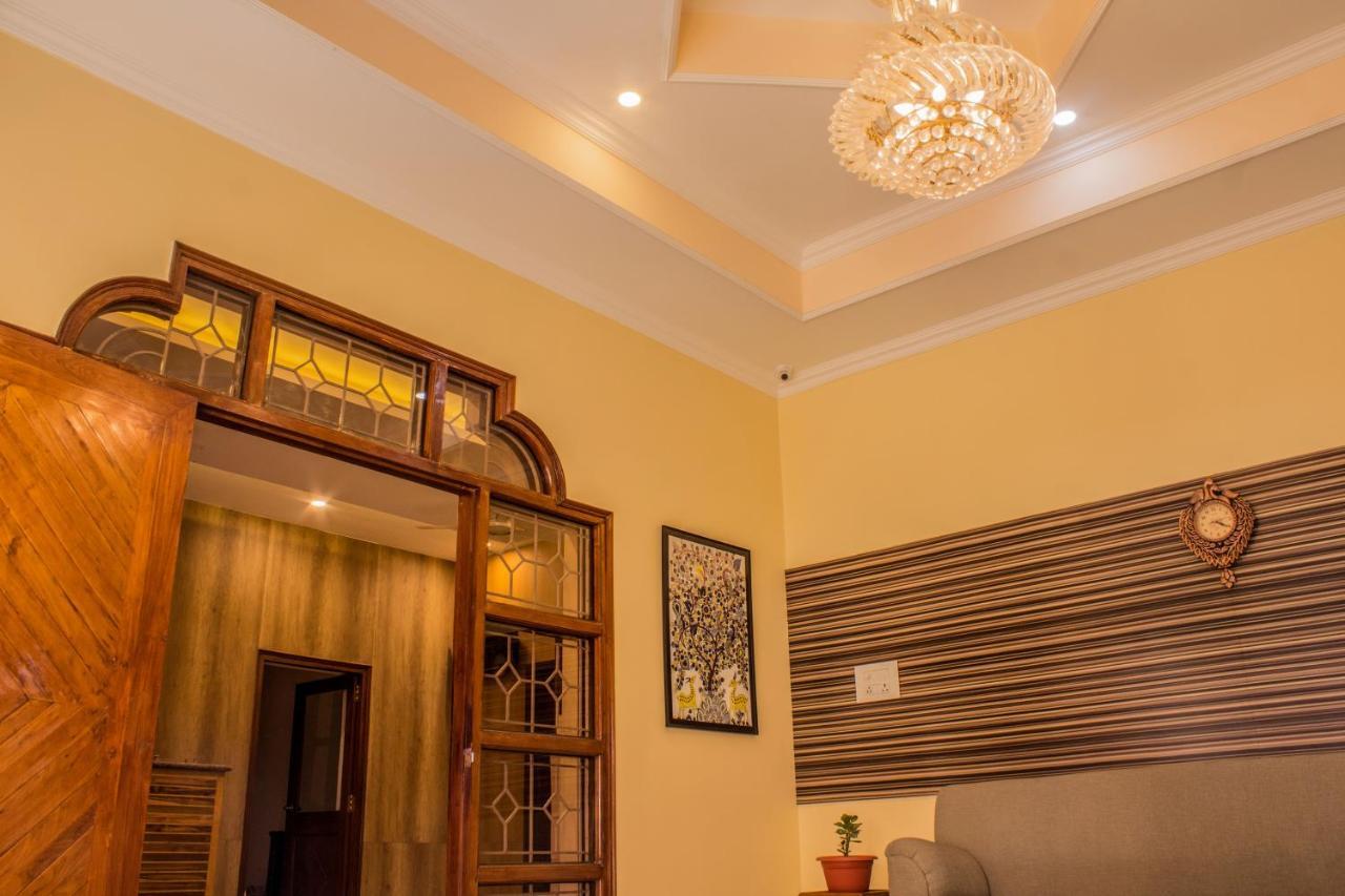 Hotel Lav Kush International Varanasi Exterior foto