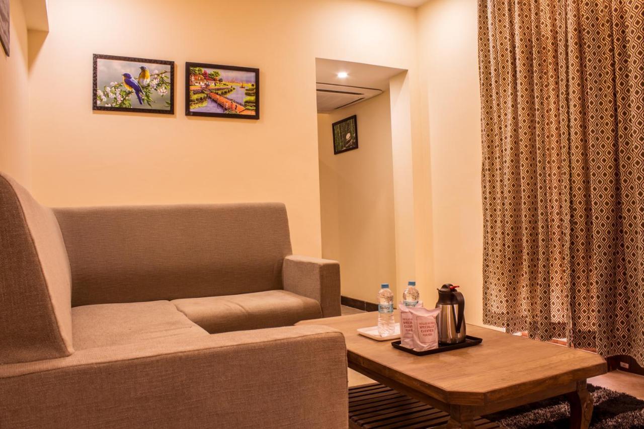Hotel Lav Kush International Varanasi Exterior foto
